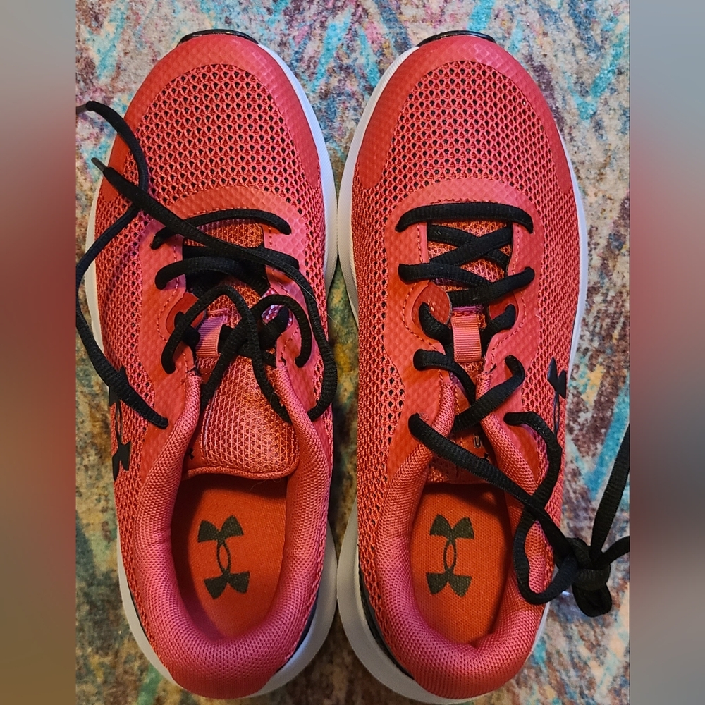 Under Armour Boys Sz 6 Red Sneakers
